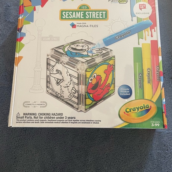 Crayola "Sesame Street" Paint On made with Magna Tiles NIB - Picture 1 of 5
